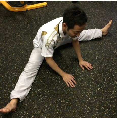 股関節ストレッチ